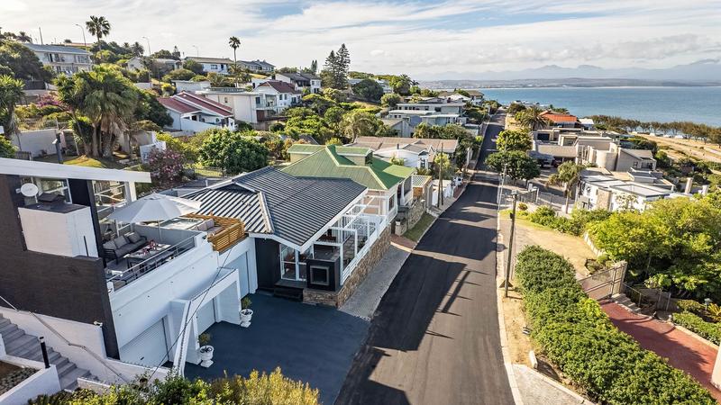 4 Bedroom Property for Sale in Santos Bay Western Cape